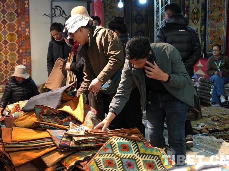 Joyful Shopping Gala in Lhasa, Xizang