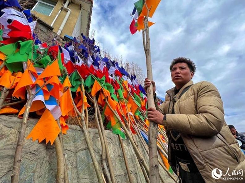 A look at the festive vibes of Tibetan New Year in a Lhasa market, SW China's Xizang