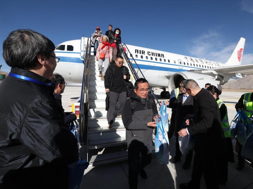 Air China marks 60 years of safe flights to Xizang