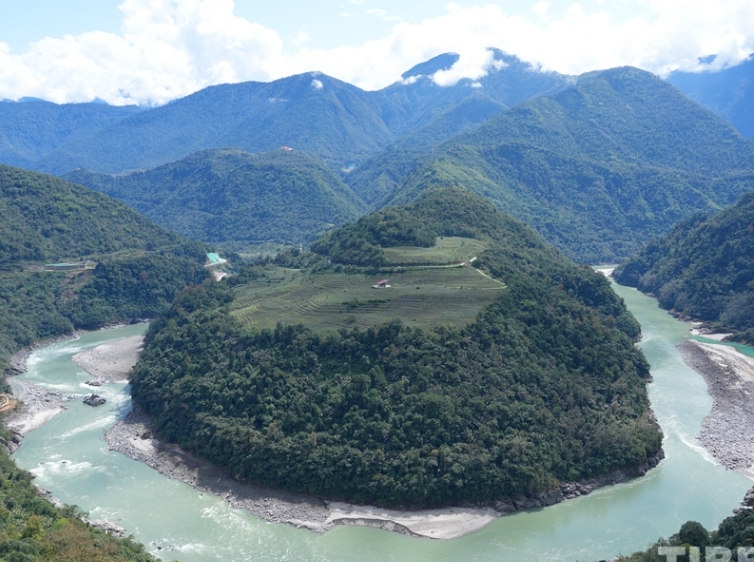 Dexing Village By the Yarlung Zangbo River