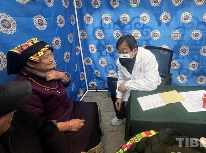 Experts Provided Free Health Consultation Services in Ma’erkang, Sichuan