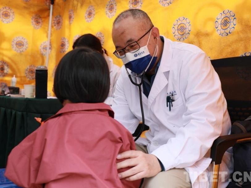 Experts Provided Free Health Consultation Services in Ma’erkang, Sichuan