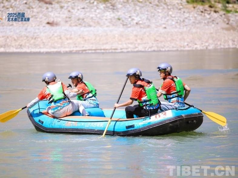 Drifting and Outdoor Exploration Event Held in Nyemo, Xizang