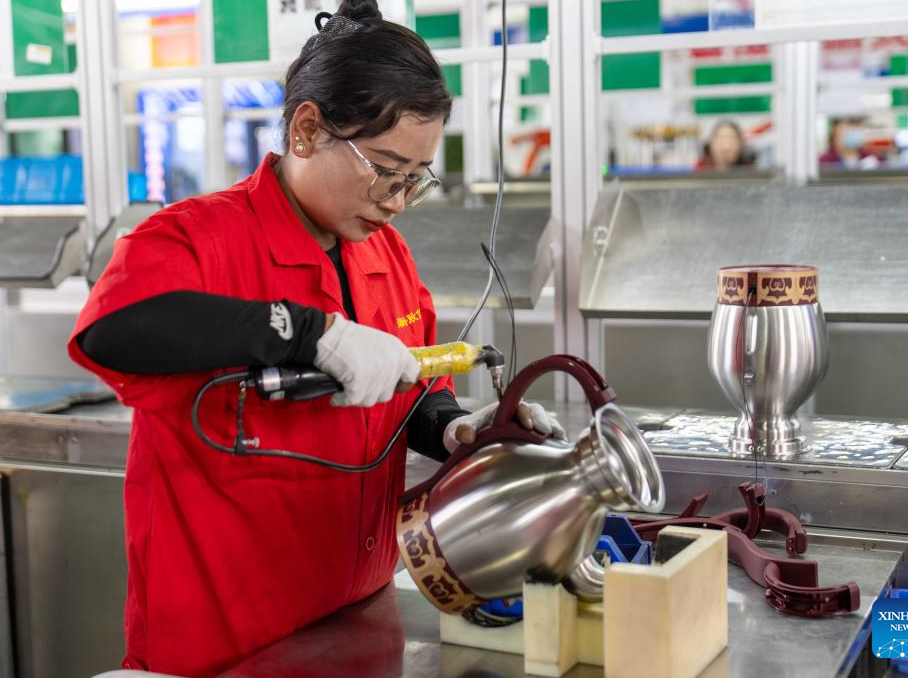 In pics: cookware company in China's Xizang