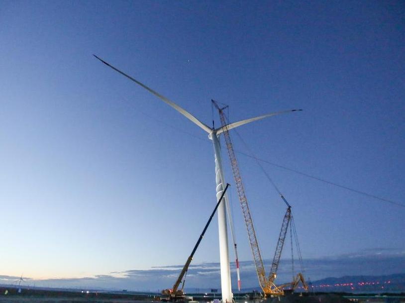 Wind power lights up roof of the world