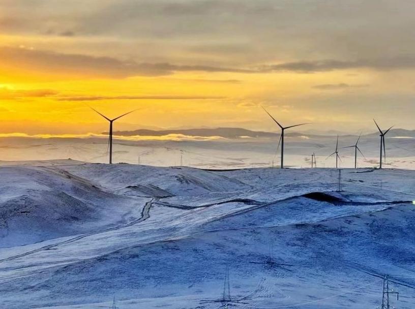 Young 'wind chasers' power Xizang on 'roof of world'