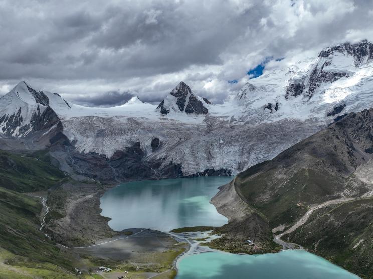 Thriving tourism benefits local residents in SW China's Xizang