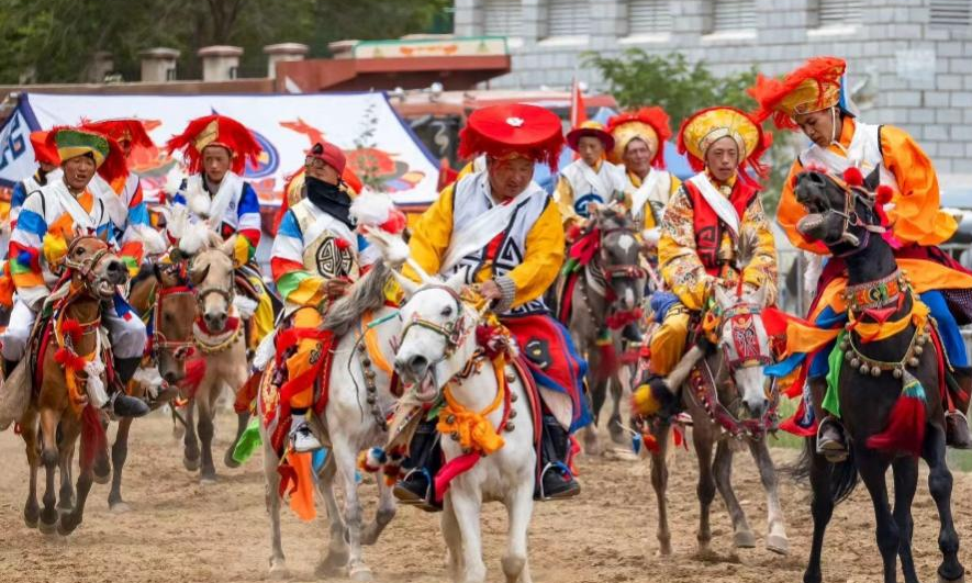 Where hooves echo: Xizang's horse racing tradition endures