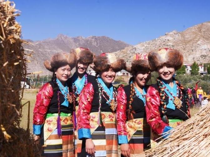 Happiness of Golden Harvest: 2025 Farmers’ Harvest Festival Held in Lhasa