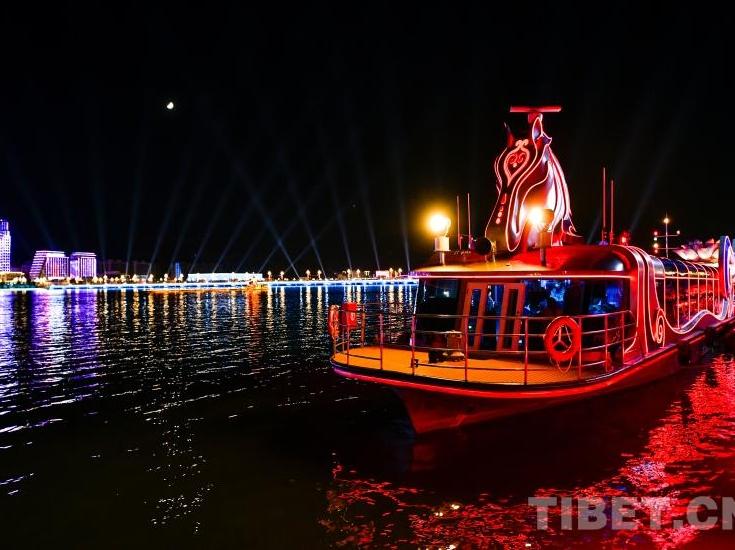 Xizang: Festive Lights Convey Heartfelt Blessings to Motherland