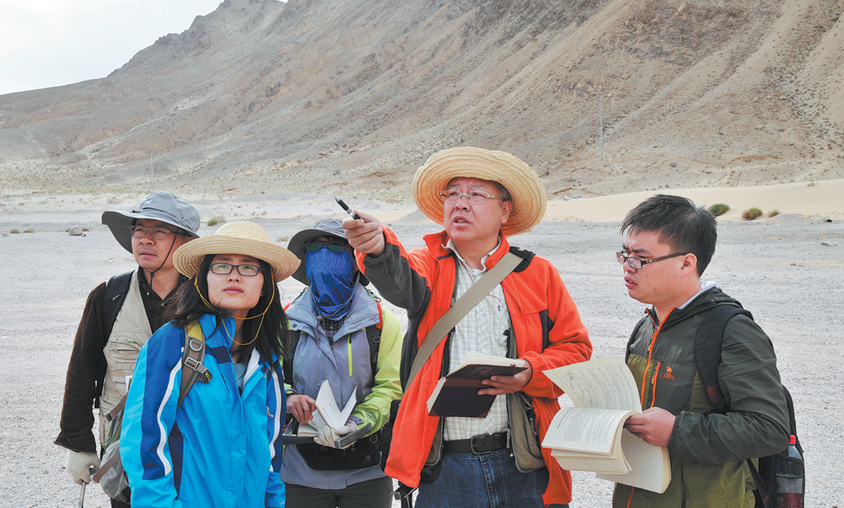 Researcher reveals secrets of early life on Earth