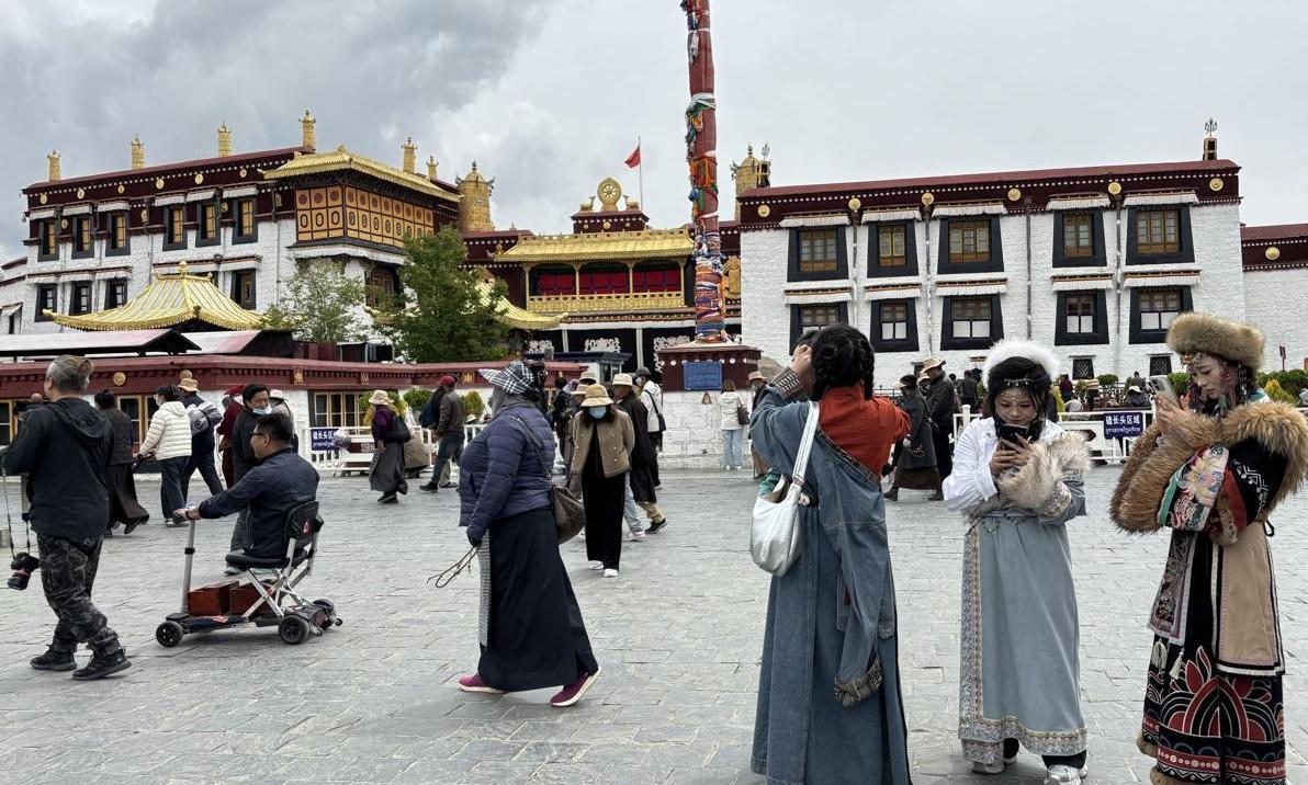Xizang draws nearly 70 million tourists in 11 months