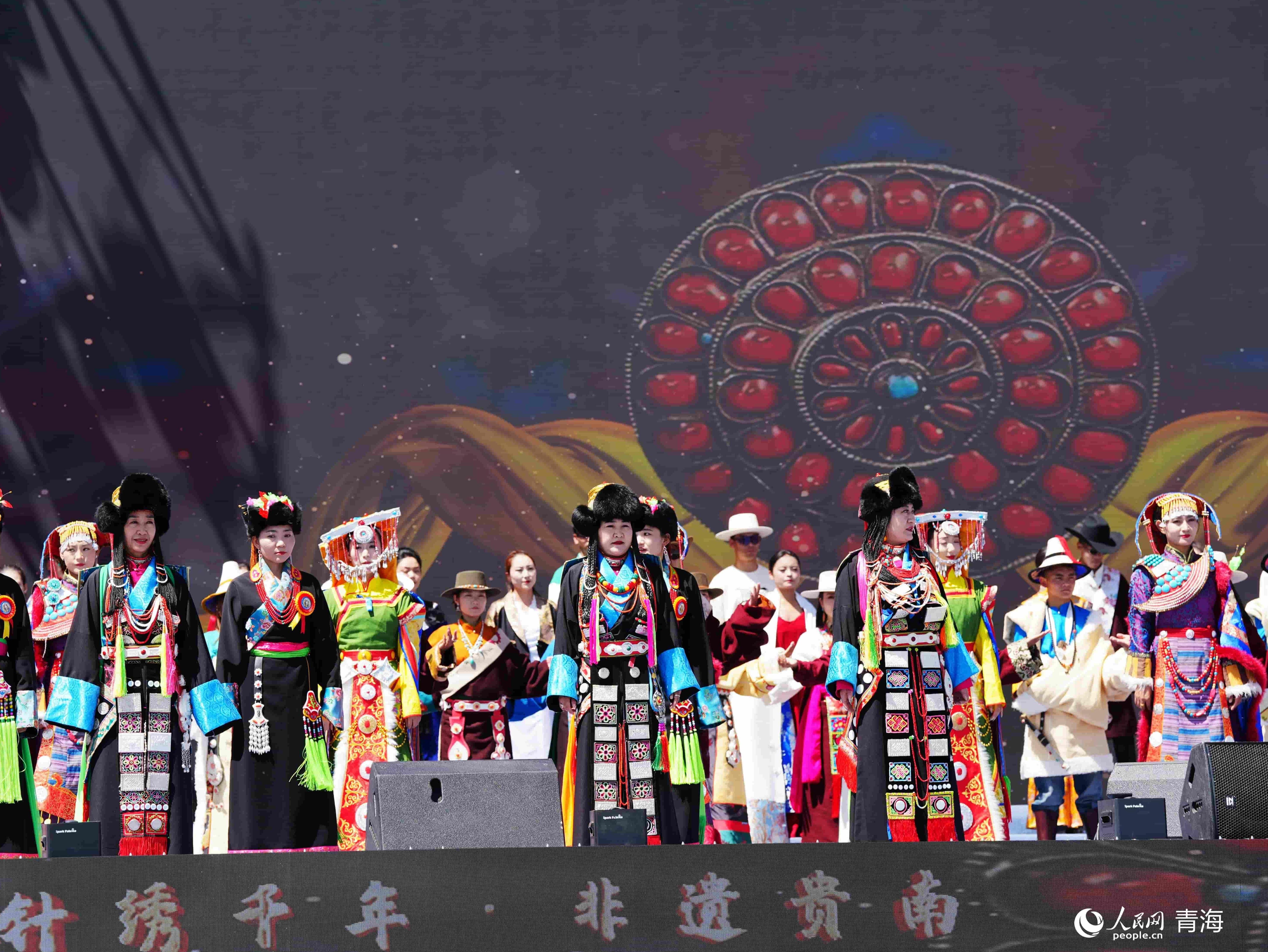 Guinan County holds Tibetan Embroidery Clothing Festival