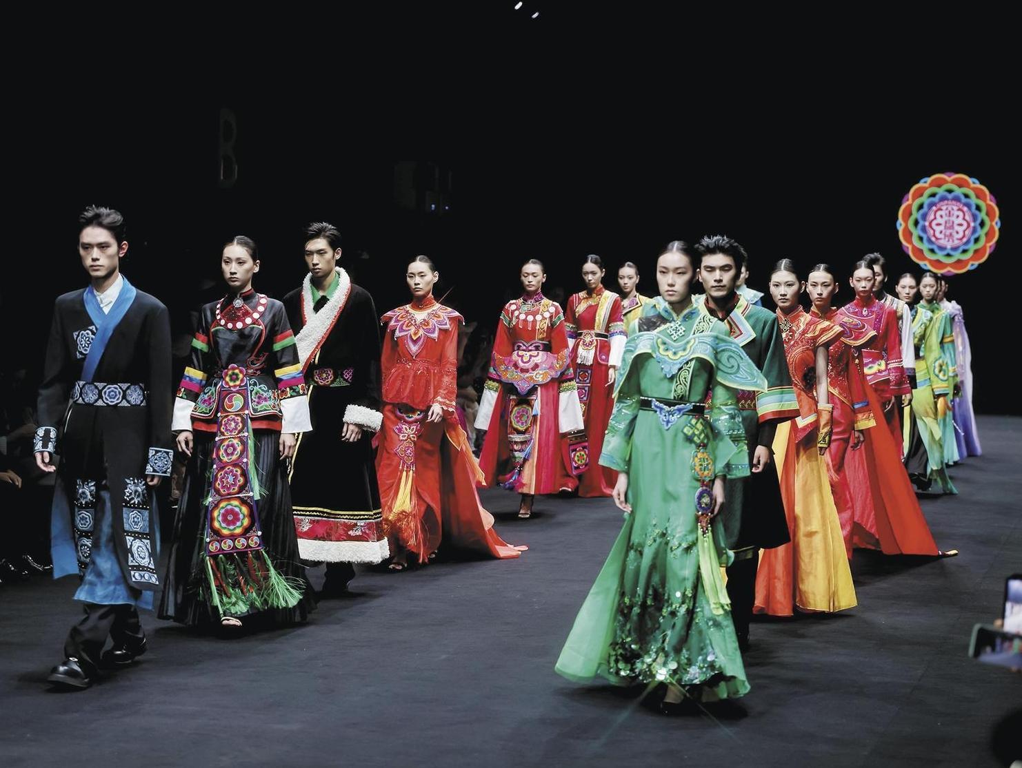The Innovation and Breakthrough of Tu Ethnic Group's Pan Embroidery