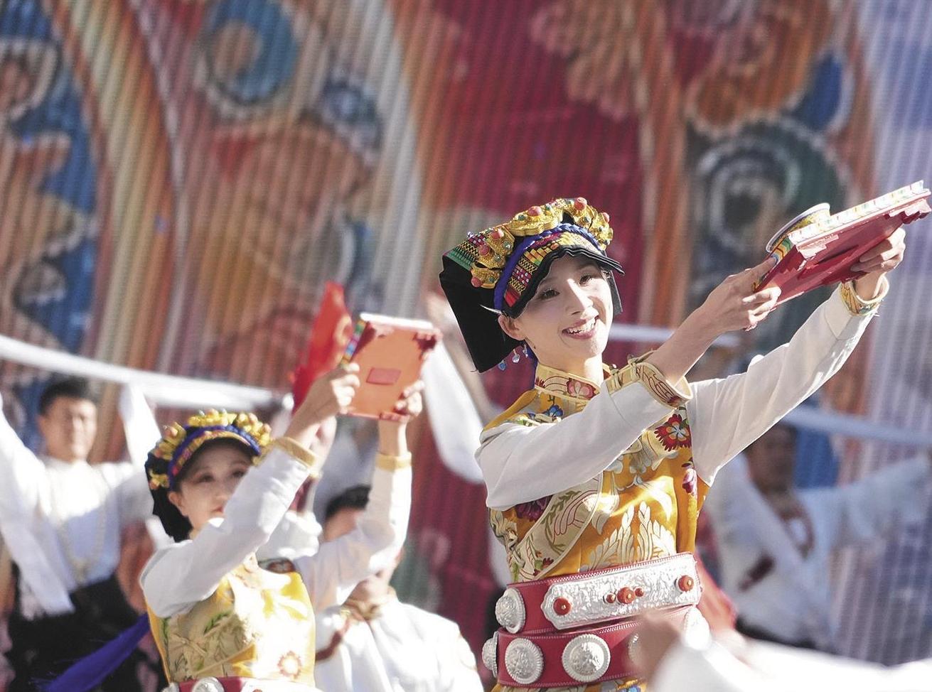 Jumping up Jiarong Guozhuang to showcase ethnic unity