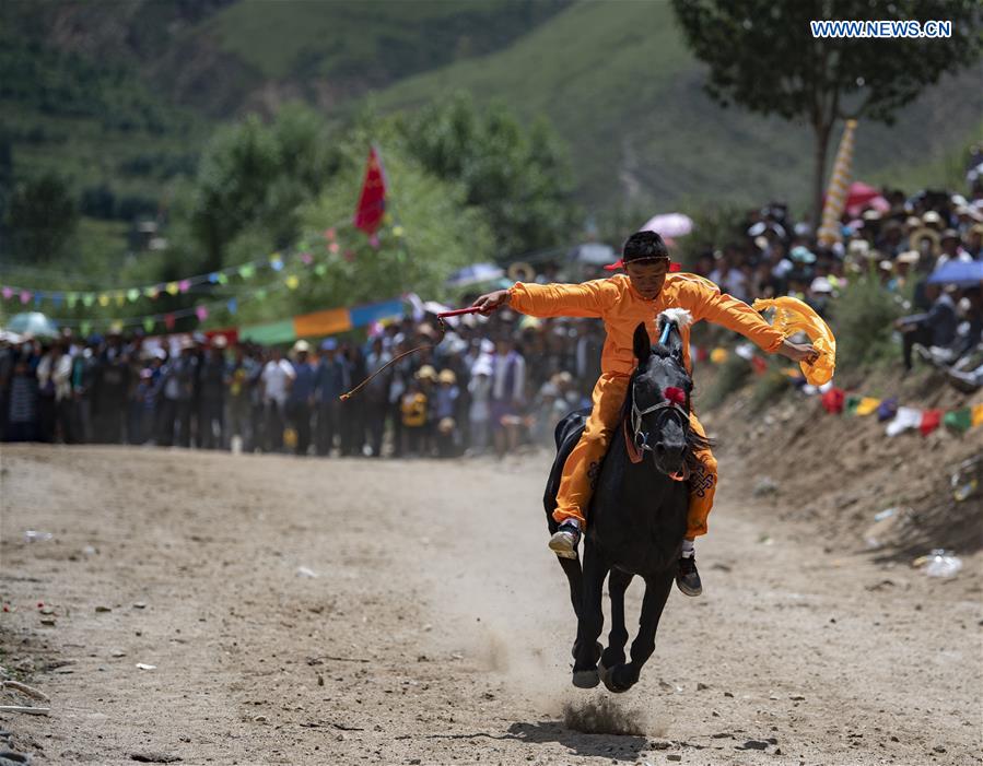 Horse race held in Lhasa, southwest China's Tibet