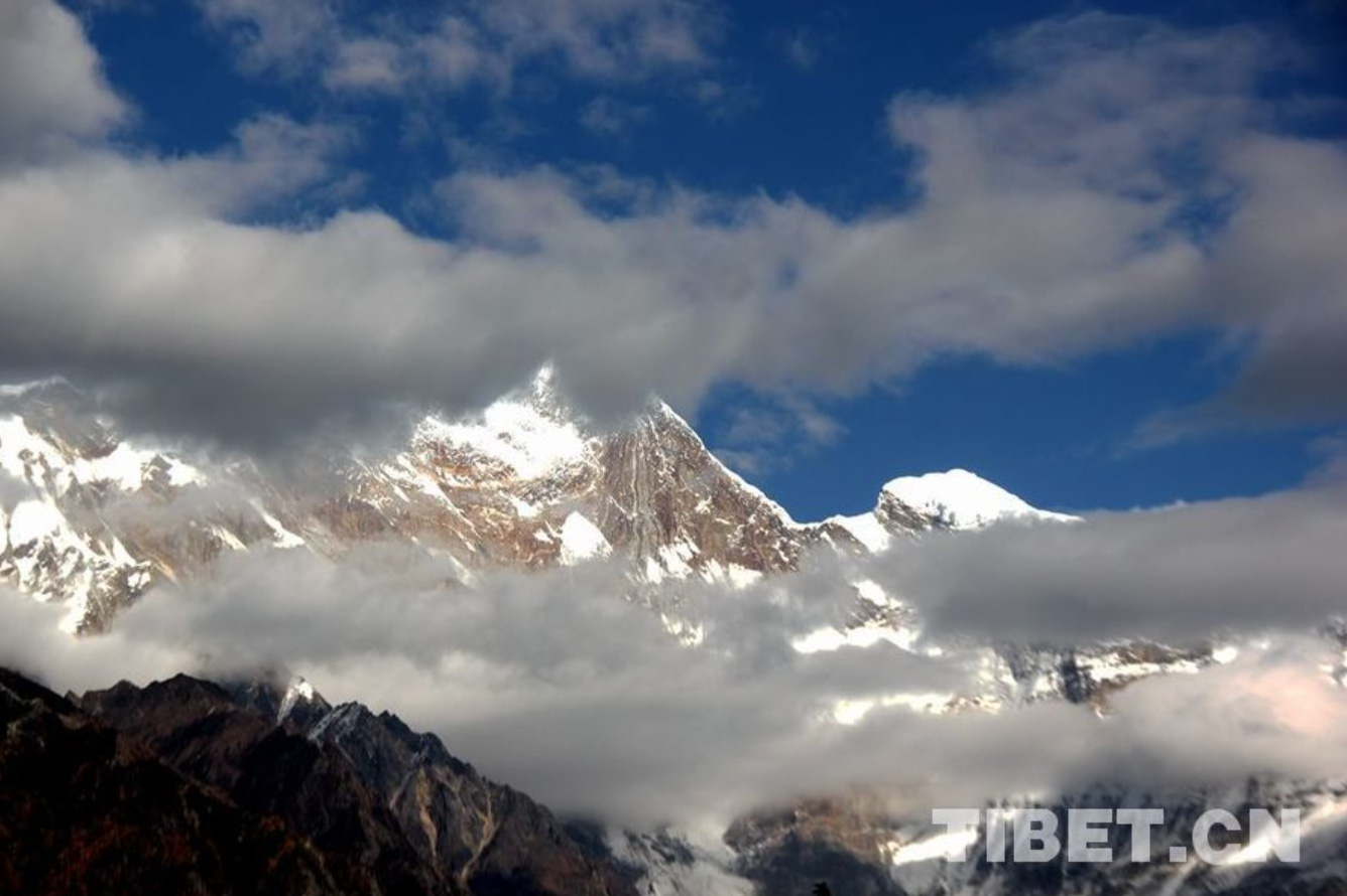 Scenery of snow-covered Namjiagbarwa peak