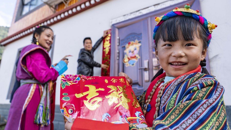 (InTibet)New Year celebrations of multiethnic family in Tibet
