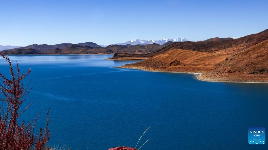 Scenery of Yamdrok Lake in Tibet