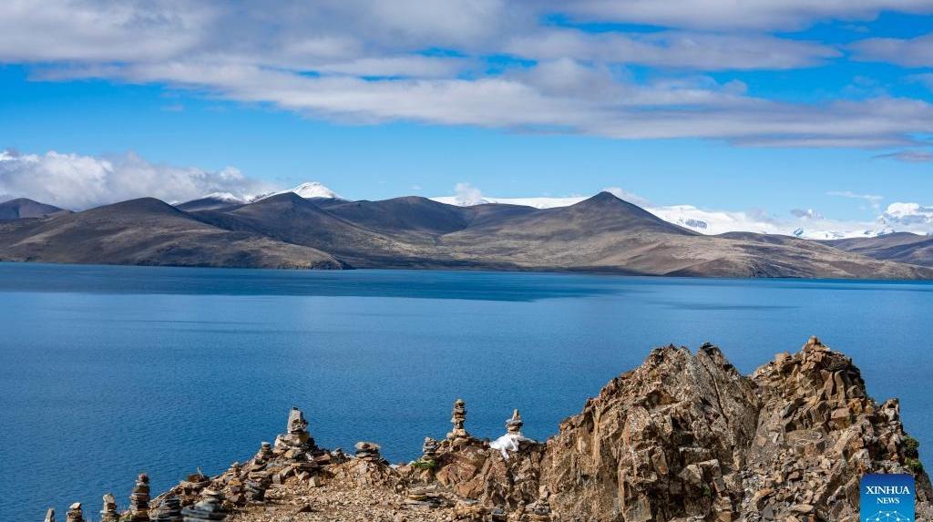 Charming view of Puma Yumco Lake in Tibet