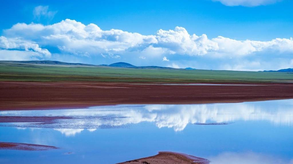 Lake scenery in SW China's Tibet