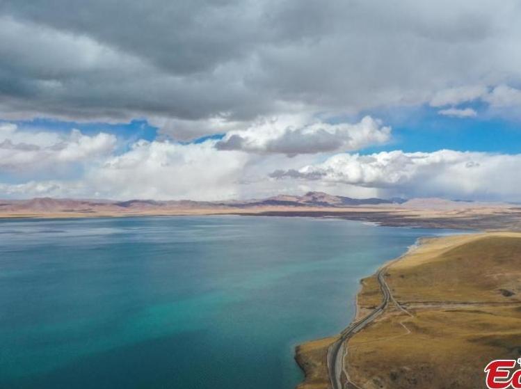 Breathtaking scenery of Cona Lake in Xizang