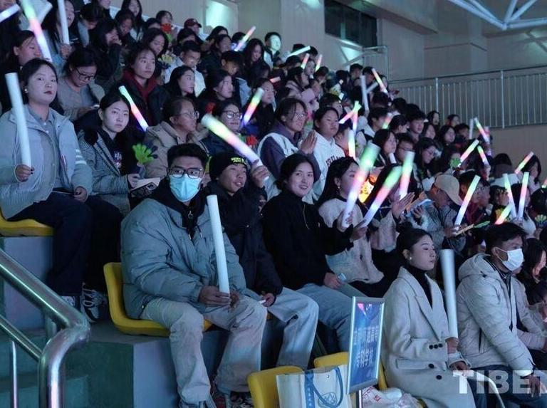 Student Singers in Xizang Singing for the New Era