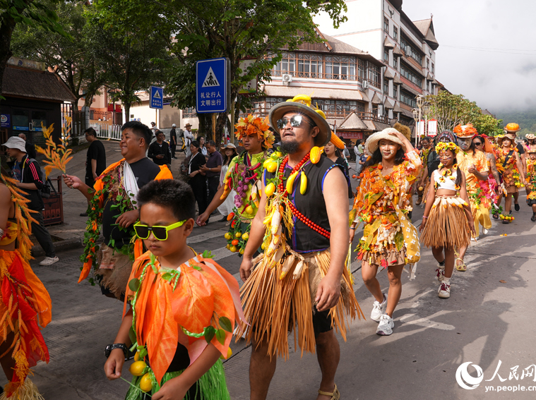 Parade held in SW China's Yunnan to celebrate harvest
