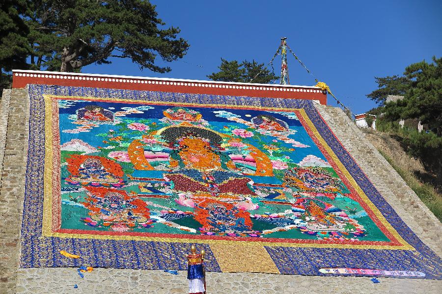 Gigantic Tangka displayed at Wudangzhao Monastery