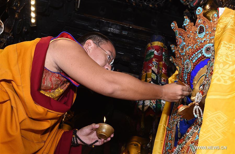 Panchen Lama holds Buddhist services in Tibet