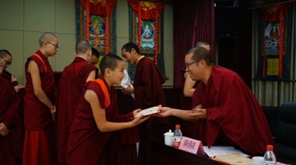 Mongolian monks finish studies in China's top Tibetan Buddhism college