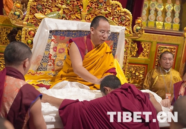 11th Panchen Lama prays at Jokhang Temple