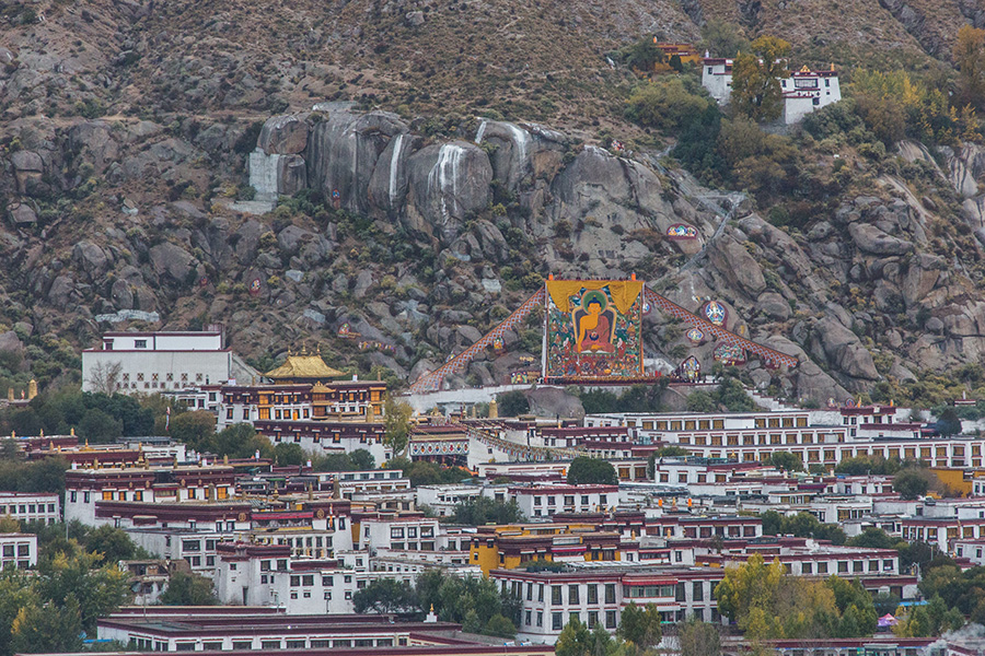 Giant thangka exhibited in Tibet to mark monastery anniversary