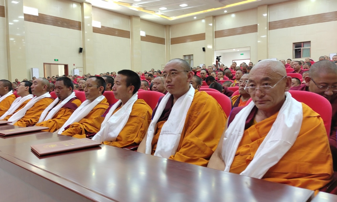 Tibetan monks get degrees after academic training