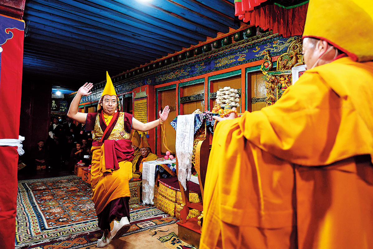 Panchen Lama achieves mastery of Tibetan Buddhism sutras