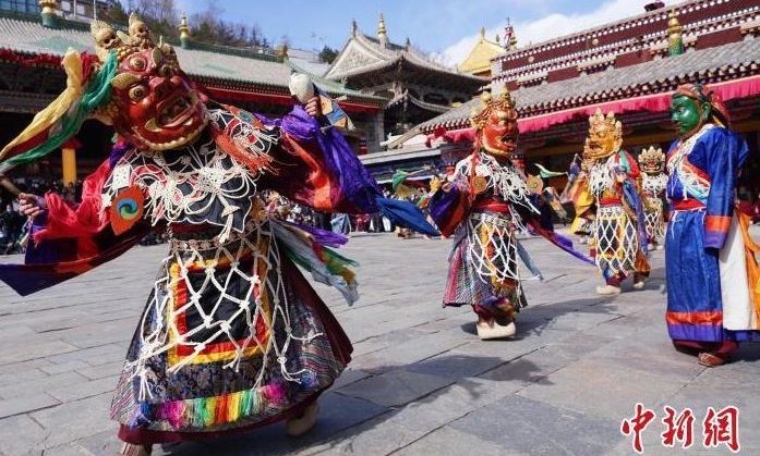 Monks perform religious dance 'Tiaoqian' in Qinghai