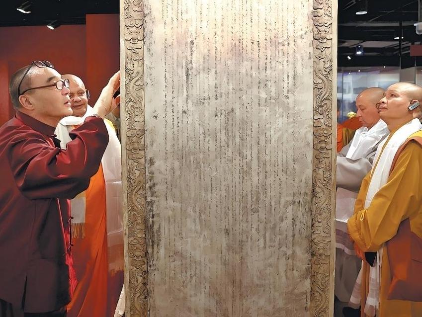 Foreign Buddhist practitioners visit key Tibetan sites