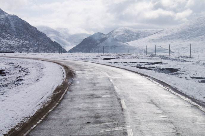 Tibet issues yellow alert for icy roads