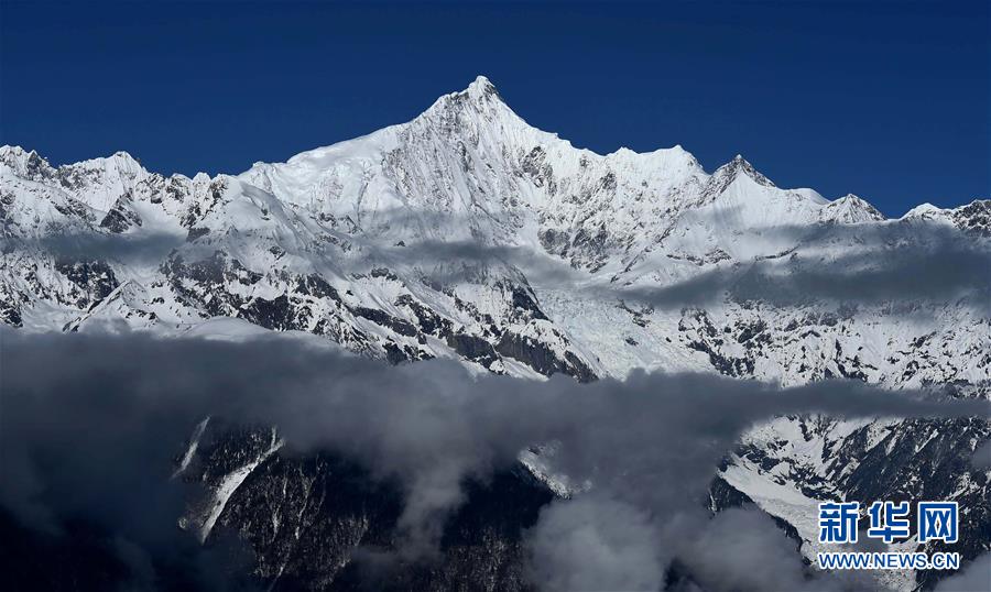 Meili Snow Mountain National Park closes after heavy rain, snow