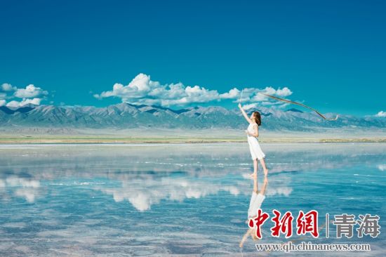 Qinghai’s Chaka Salt Lake scenic spot opens