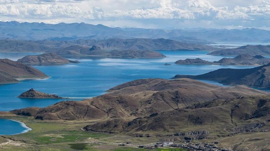 Tibet's tourism industry soars over decade