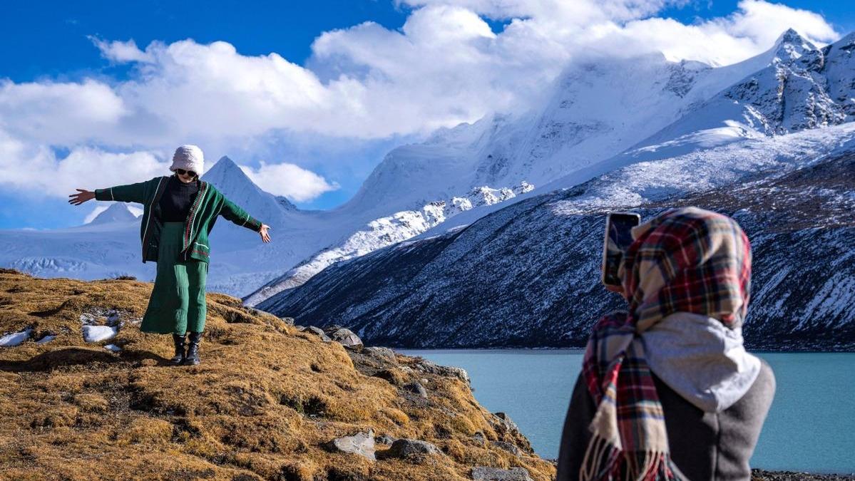 Winter tourism promotion adds allure to travelling Tibet