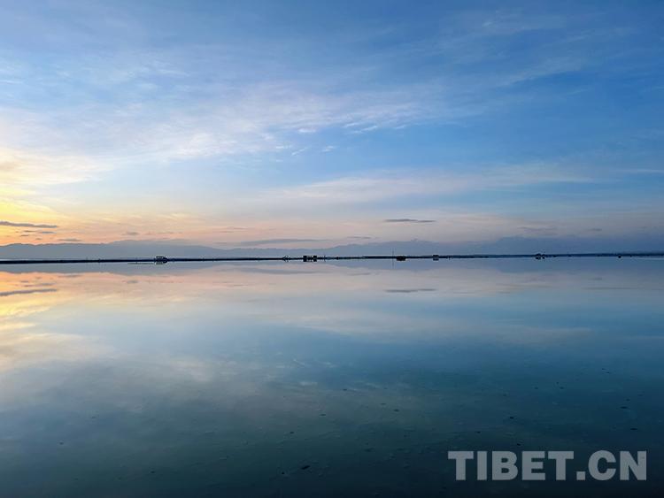 Chase the Setting Sun on the Caka Salt Lake