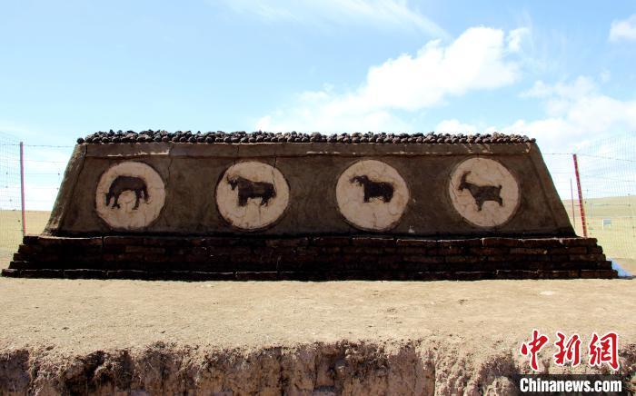 Qinghai Kangtsa “Cow Dung Art Wall” Shows the “Coolest Ethnic Trend” of Grassland