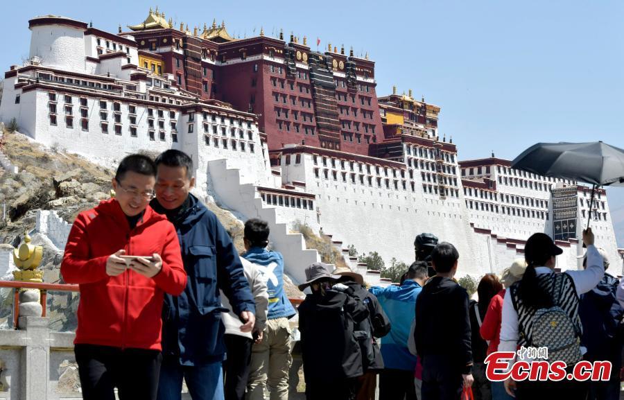 Lhasa welcomes peak tourism season