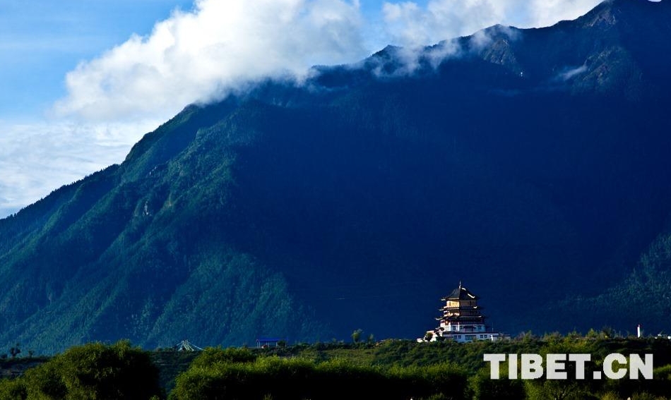 Aid-Xizang program turns traditional village into a popular tourism town