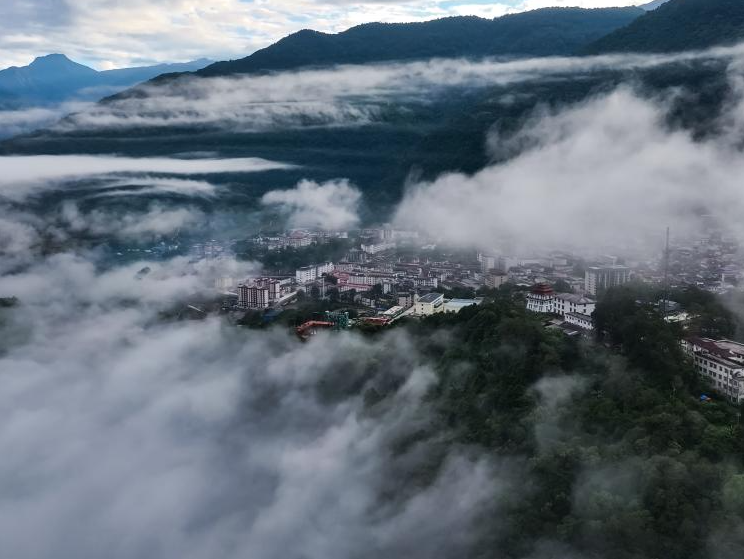 Sea of clouds seen in Medog County, SW China's Xizang