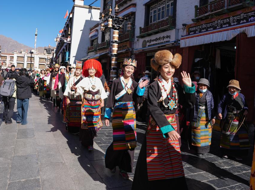 In pics: parade on Barkhor Street in Lhasa