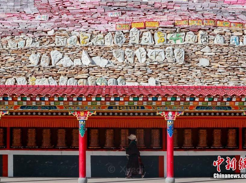 Visit the World’s Largest Mani Stone Pile in Yushu, Qinghai