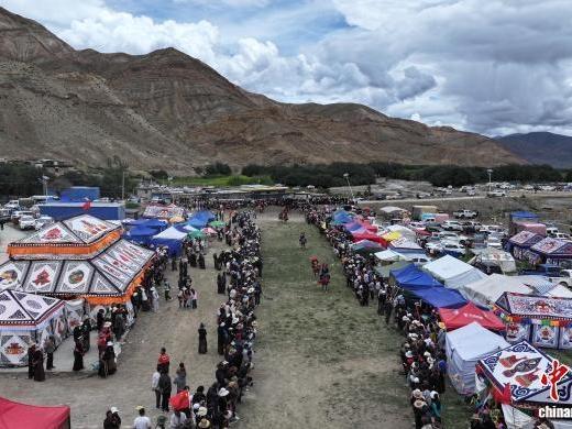 A wonderful life is displayed through the ongkor Festival In Xizang